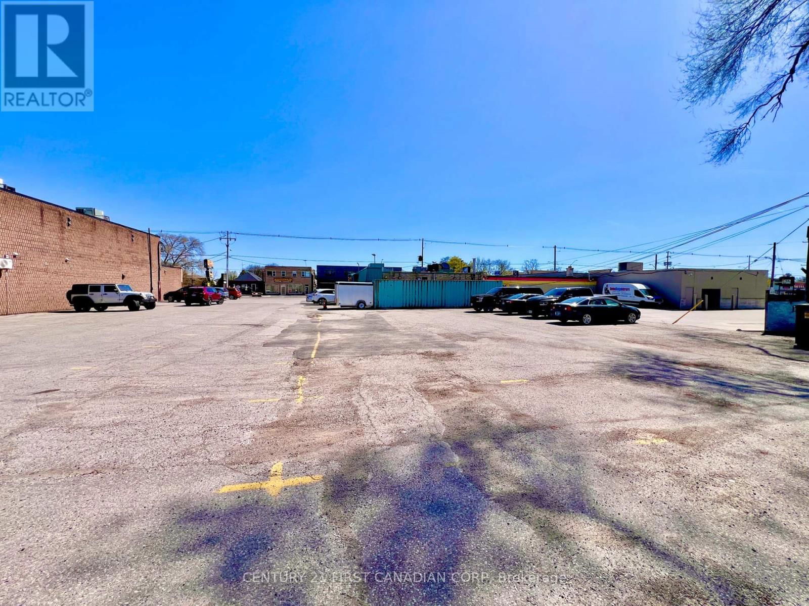 1622 DUNDAS STREET Image 5