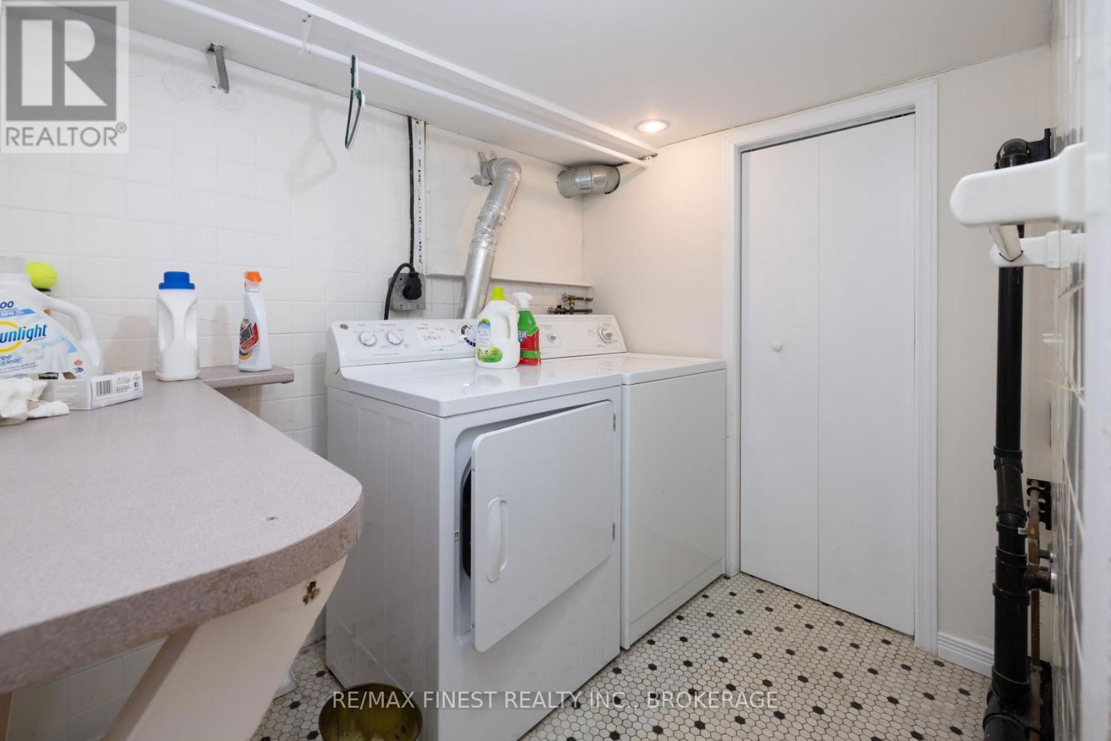 180 KING STREET EAST Image 35