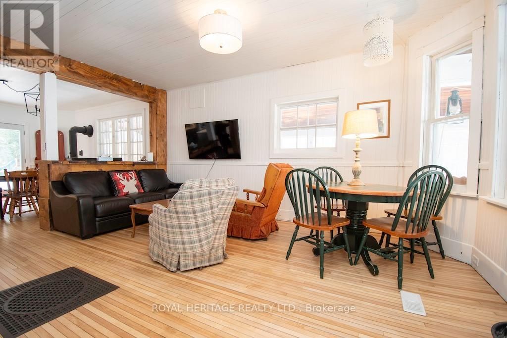 1074 LAKEHURST ROAD Image 16