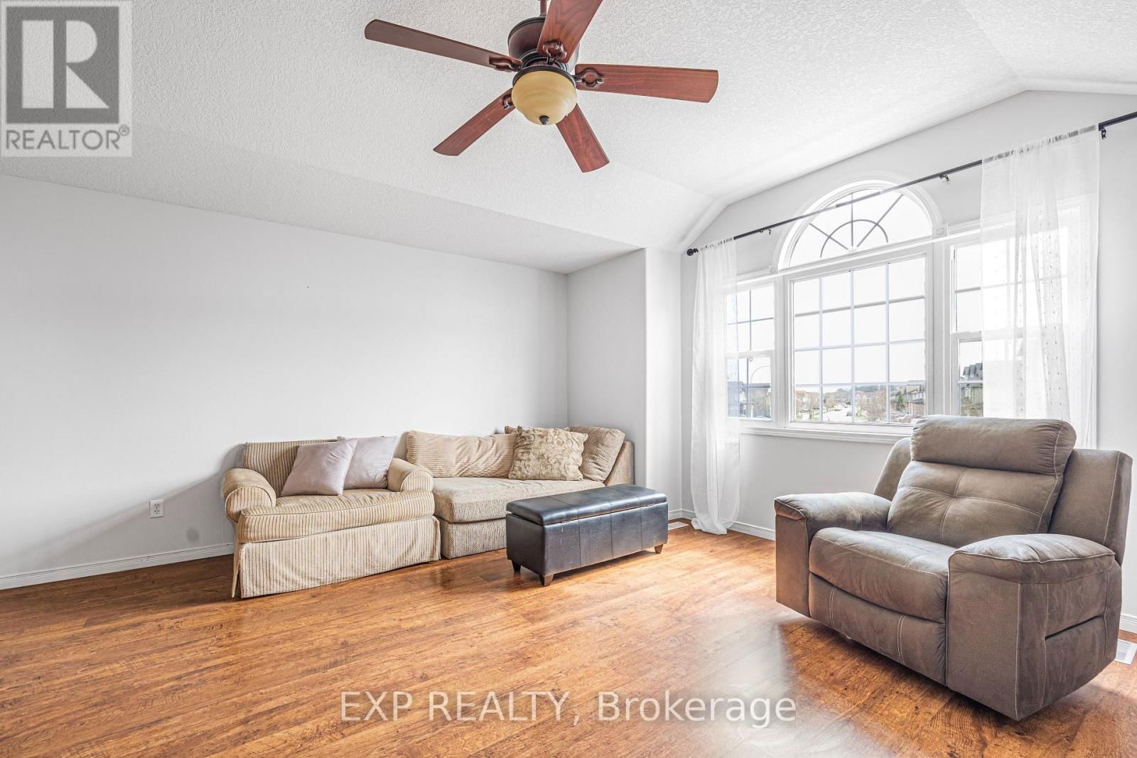 181 SOPHIA CRESCENT Image 10