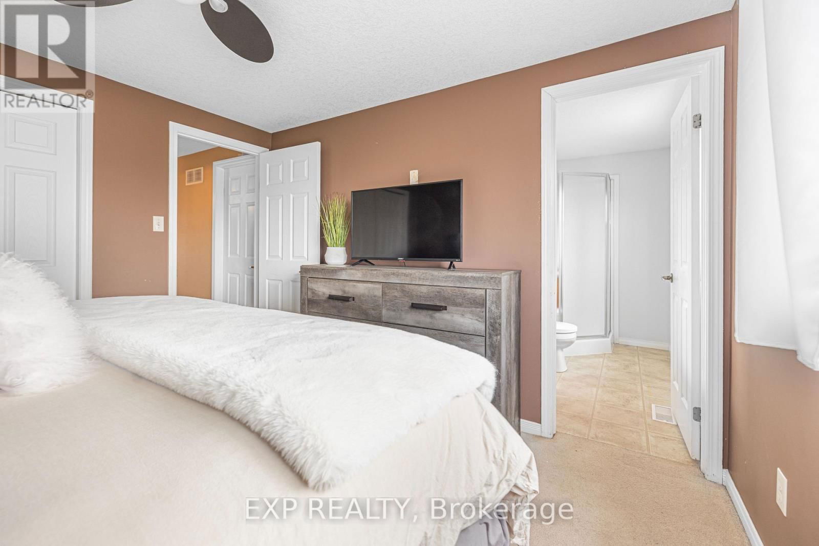 181 SOPHIA CRESCENT Image 16
