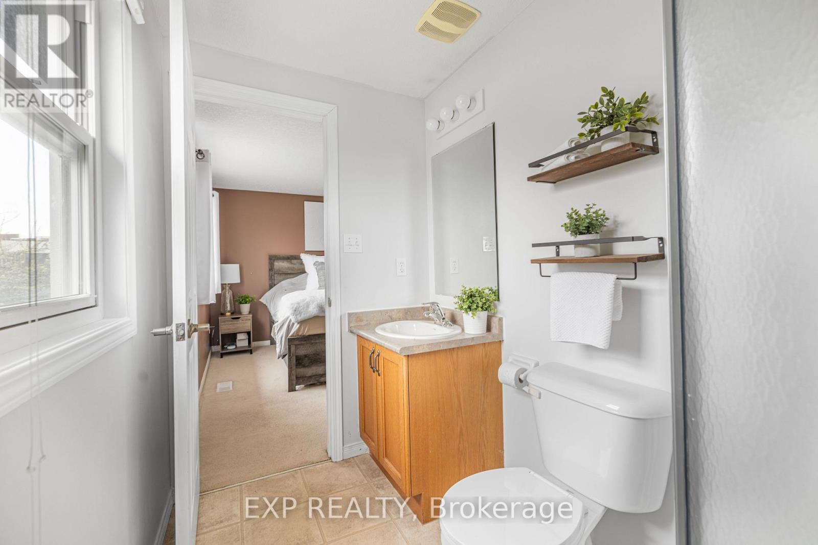 181 SOPHIA CRESCENT Image 18