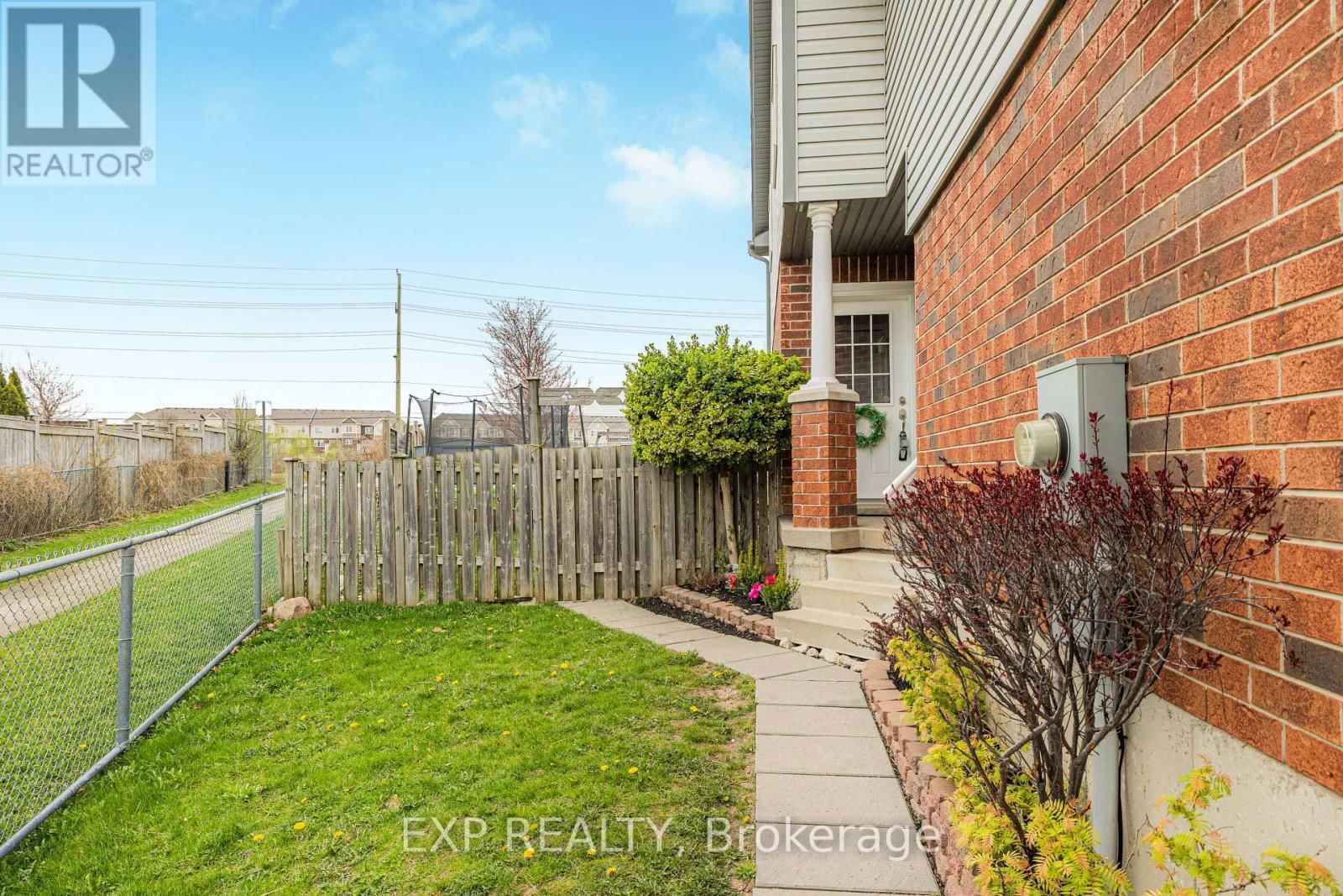 181 SOPHIA CRESCENT Image 24