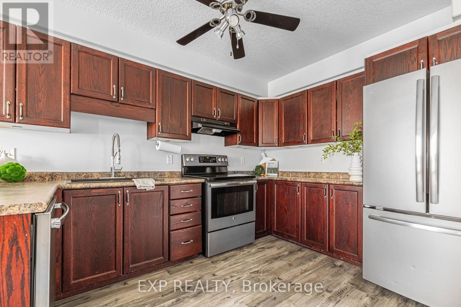 181 SOPHIA CRESCENT Image 4