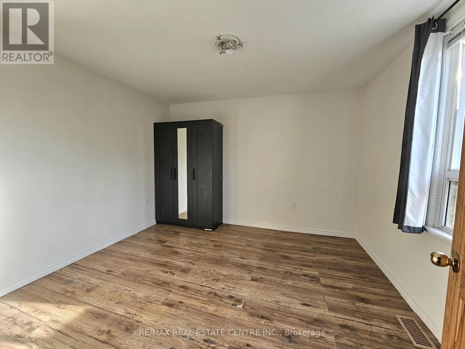 2 - 273 ROSSLYN AVENUE NORTH Image 11