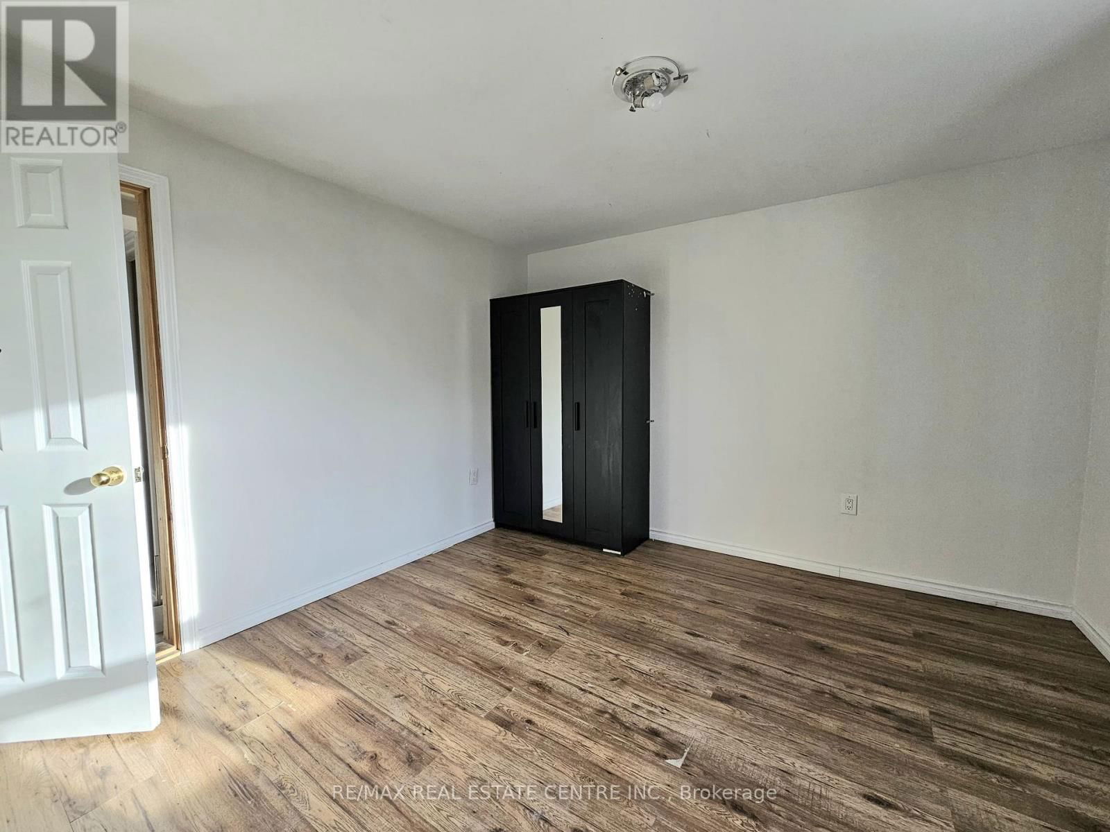 2 - 273 ROSSLYN AVENUE NORTH Image 12