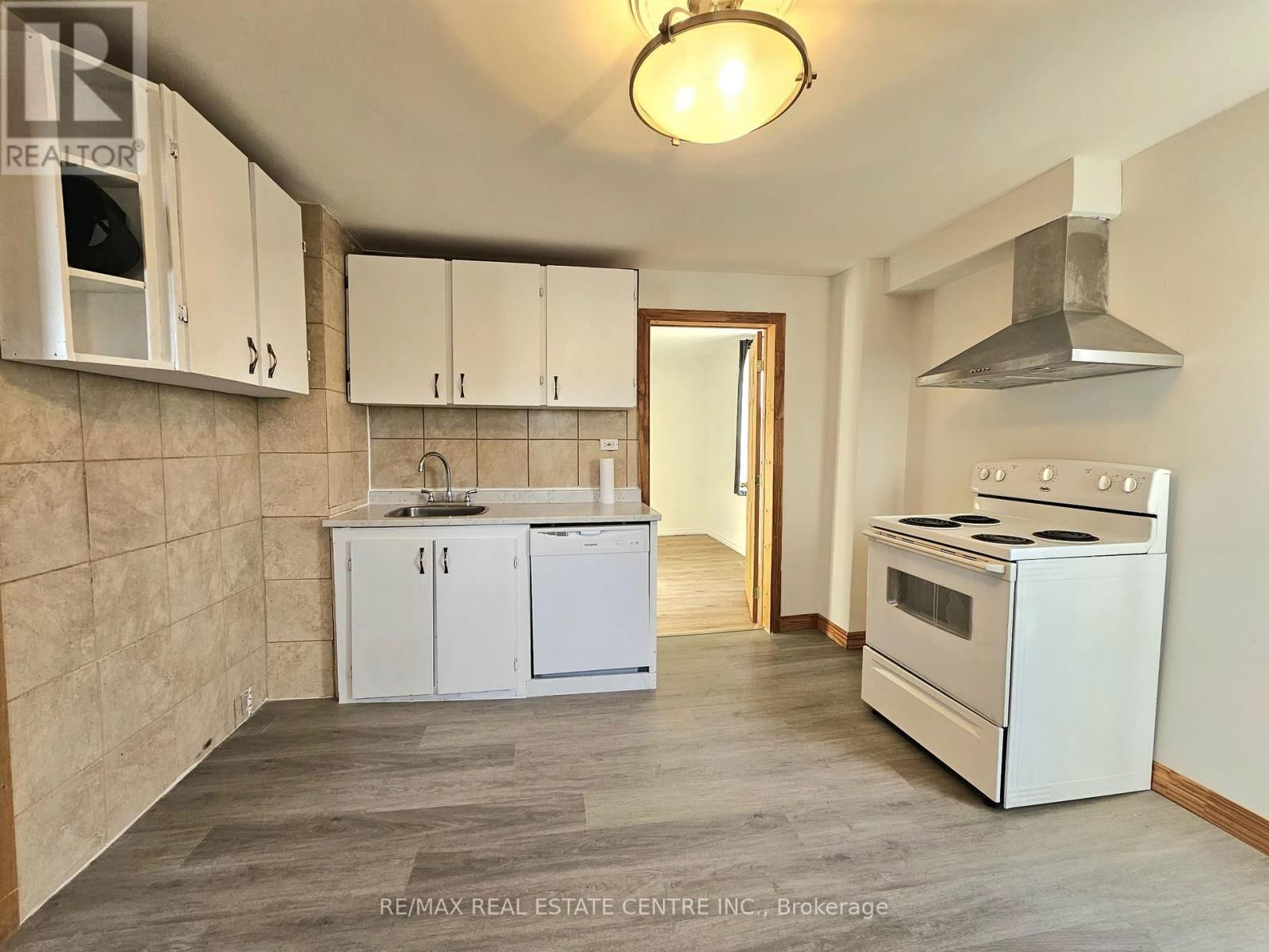 2 - 273 ROSSLYN AVENUE NORTH Image 13