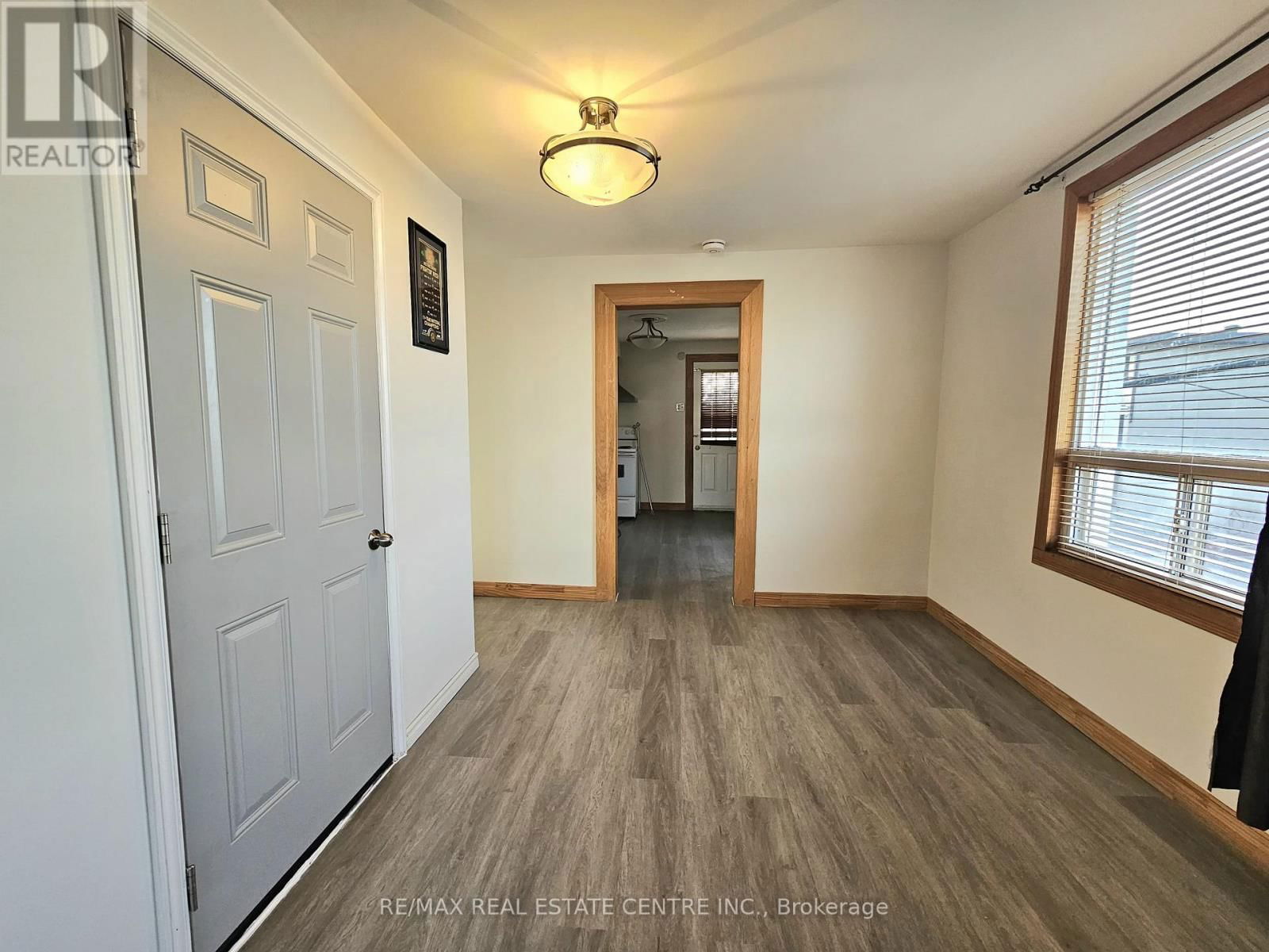 2 - 273 ROSSLYN AVENUE NORTH Image 14