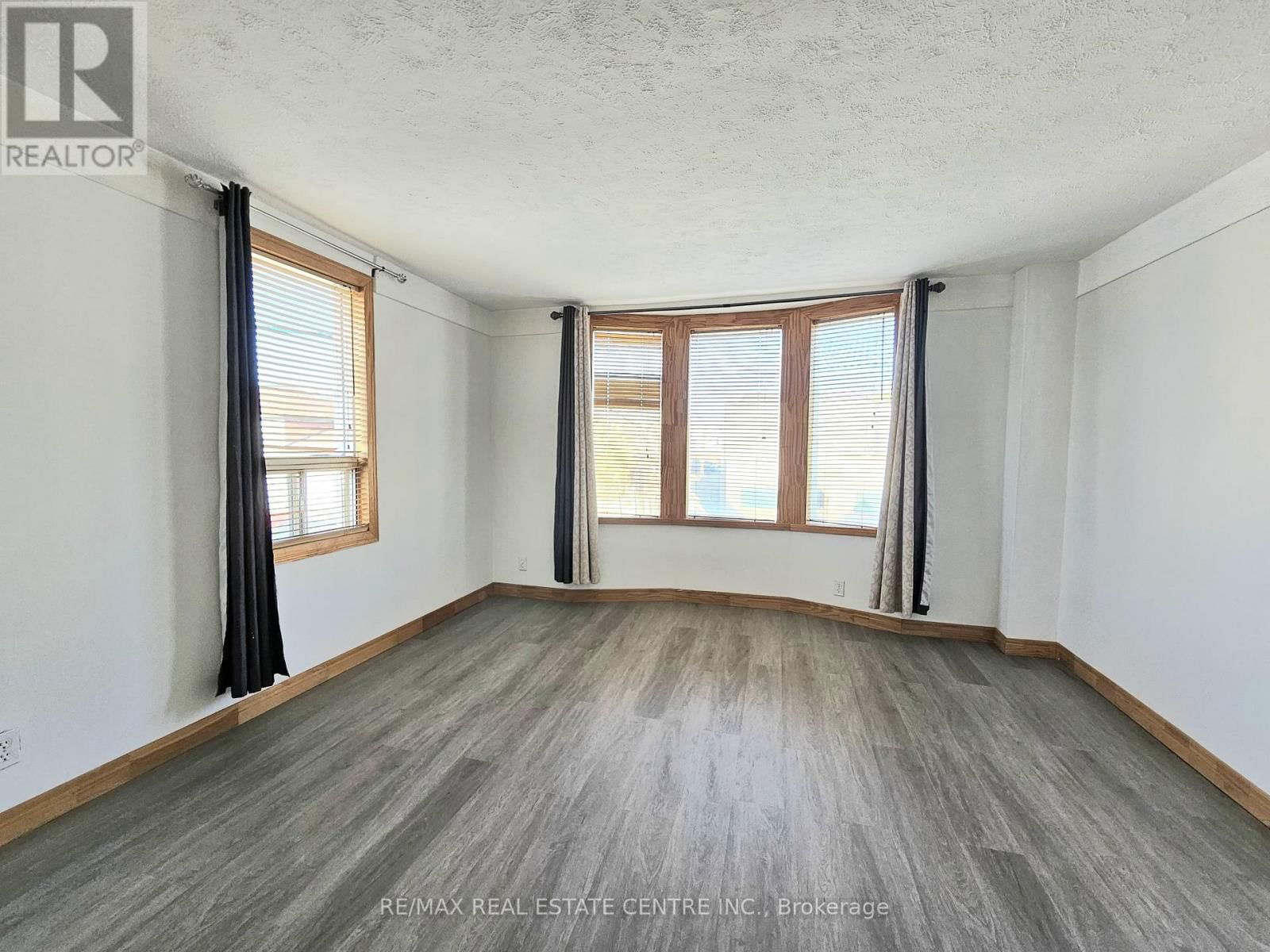 2 - 273 ROSSLYN AVENUE NORTH Image 15