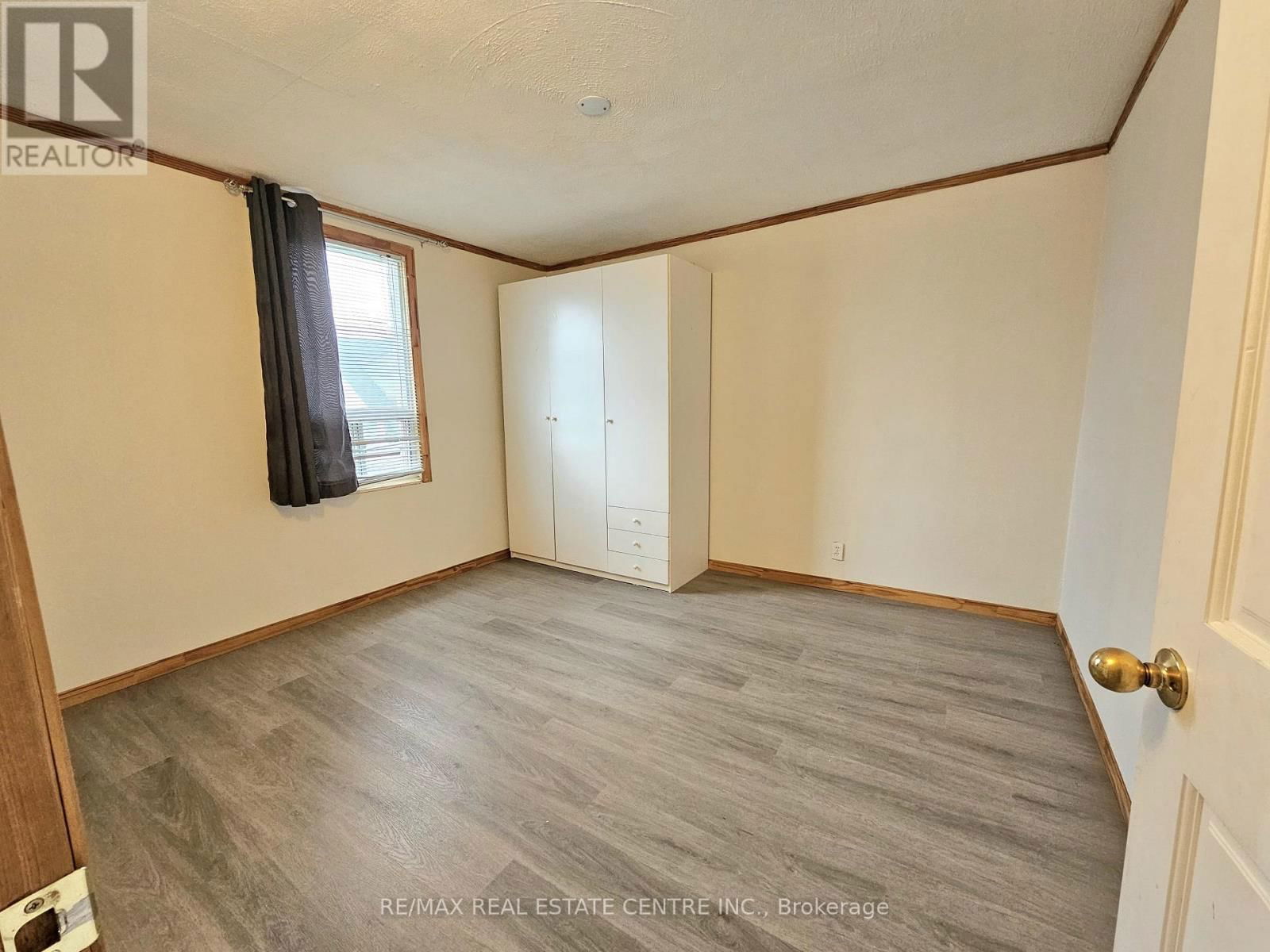 2 - 273 ROSSLYN AVENUE NORTH Image 6