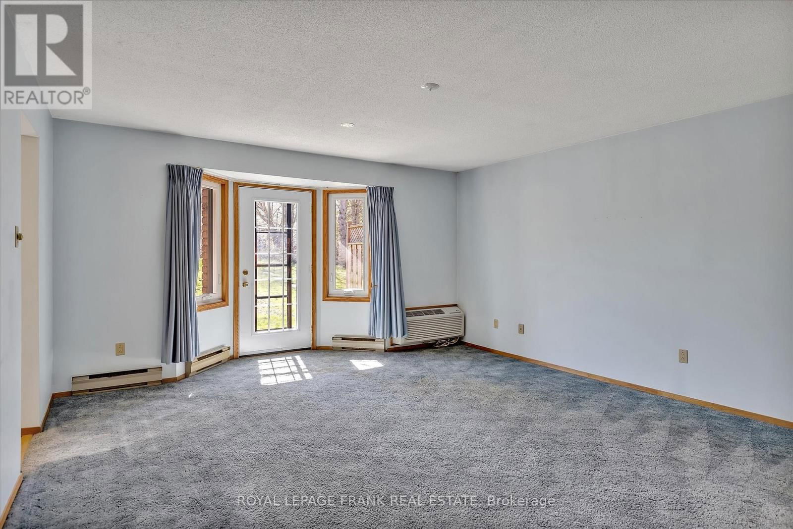 8 - 645 WHITAKER STREET Image 14