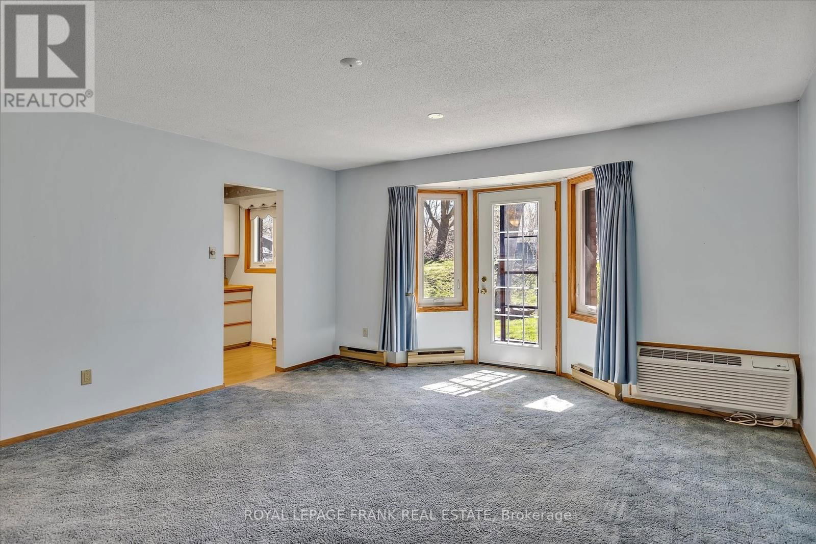 8 - 645 WHITAKER STREET Image 15