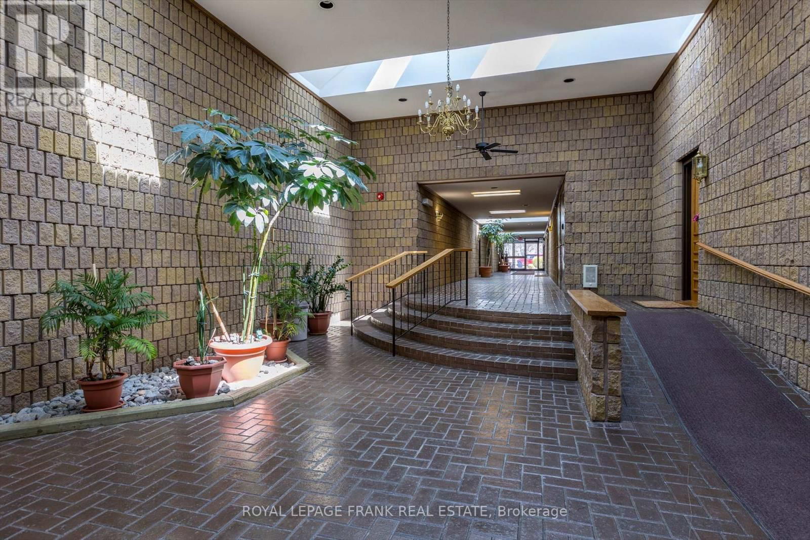 8 - 645 WHITAKER STREET Image 31
