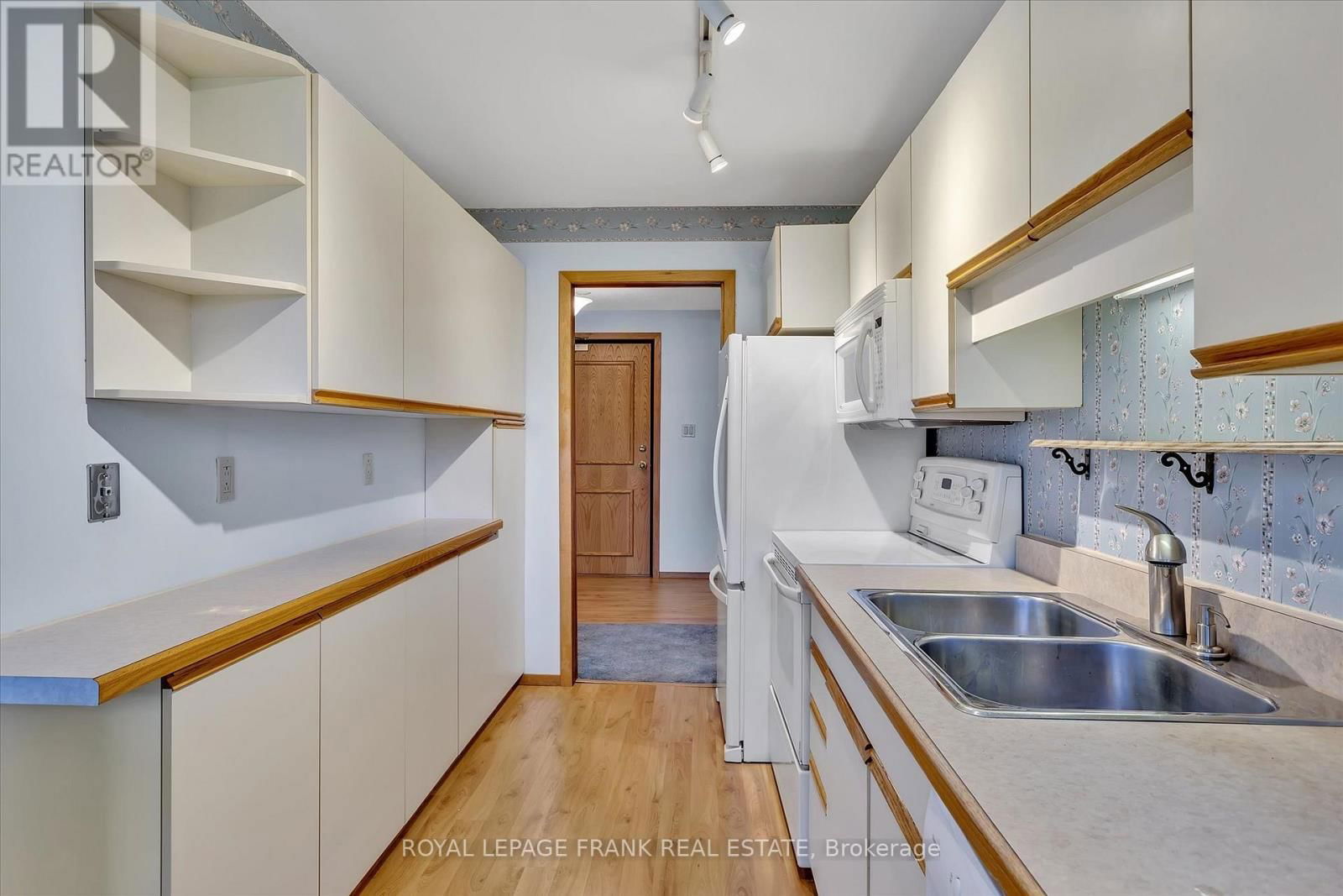 8 - 645 WHITAKER STREET Image 7
