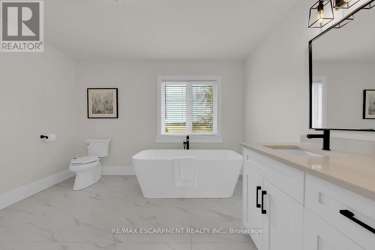 8184 AIRPORT ROAD EAST Image 30