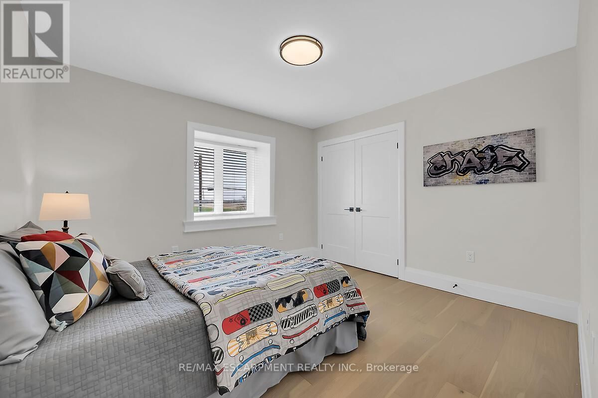 8184 AIRPORT ROAD EAST Image 33