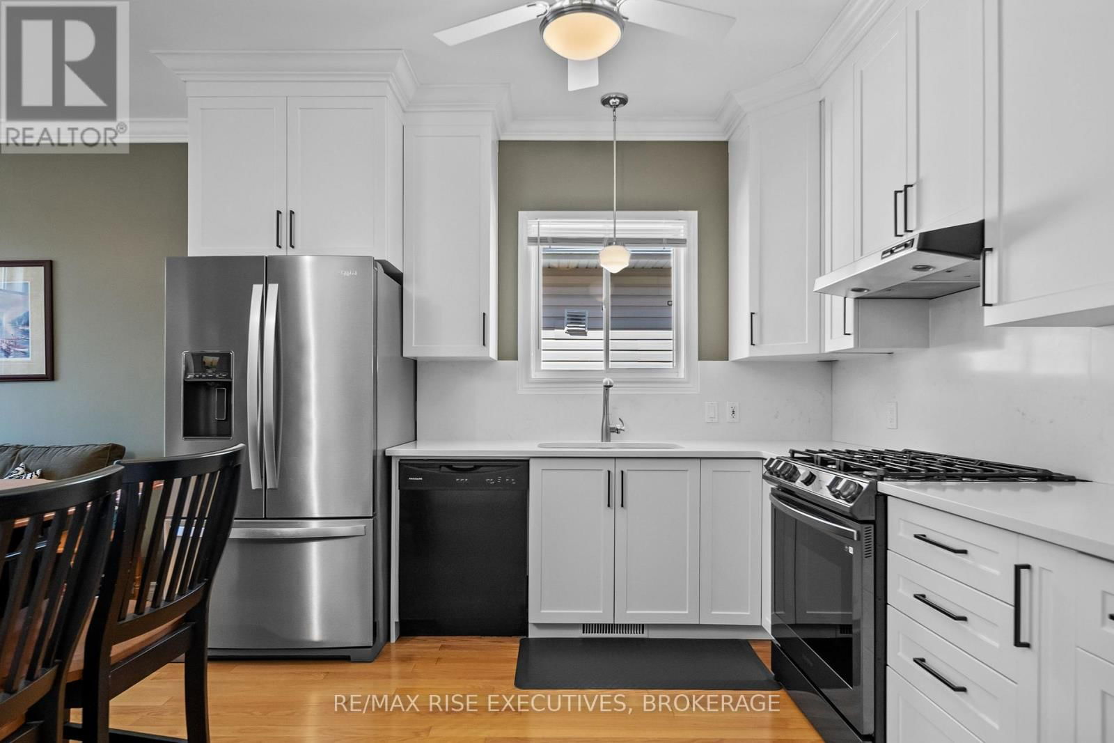 421 COOKE CRESCENT Image 12