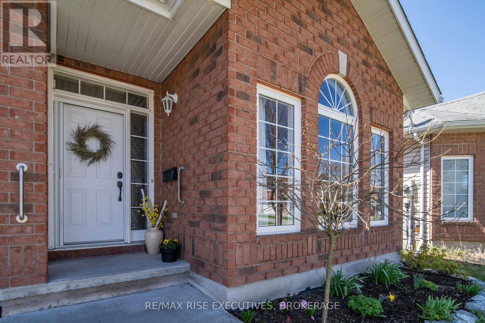 421 COOKE CRESCENT Image 2