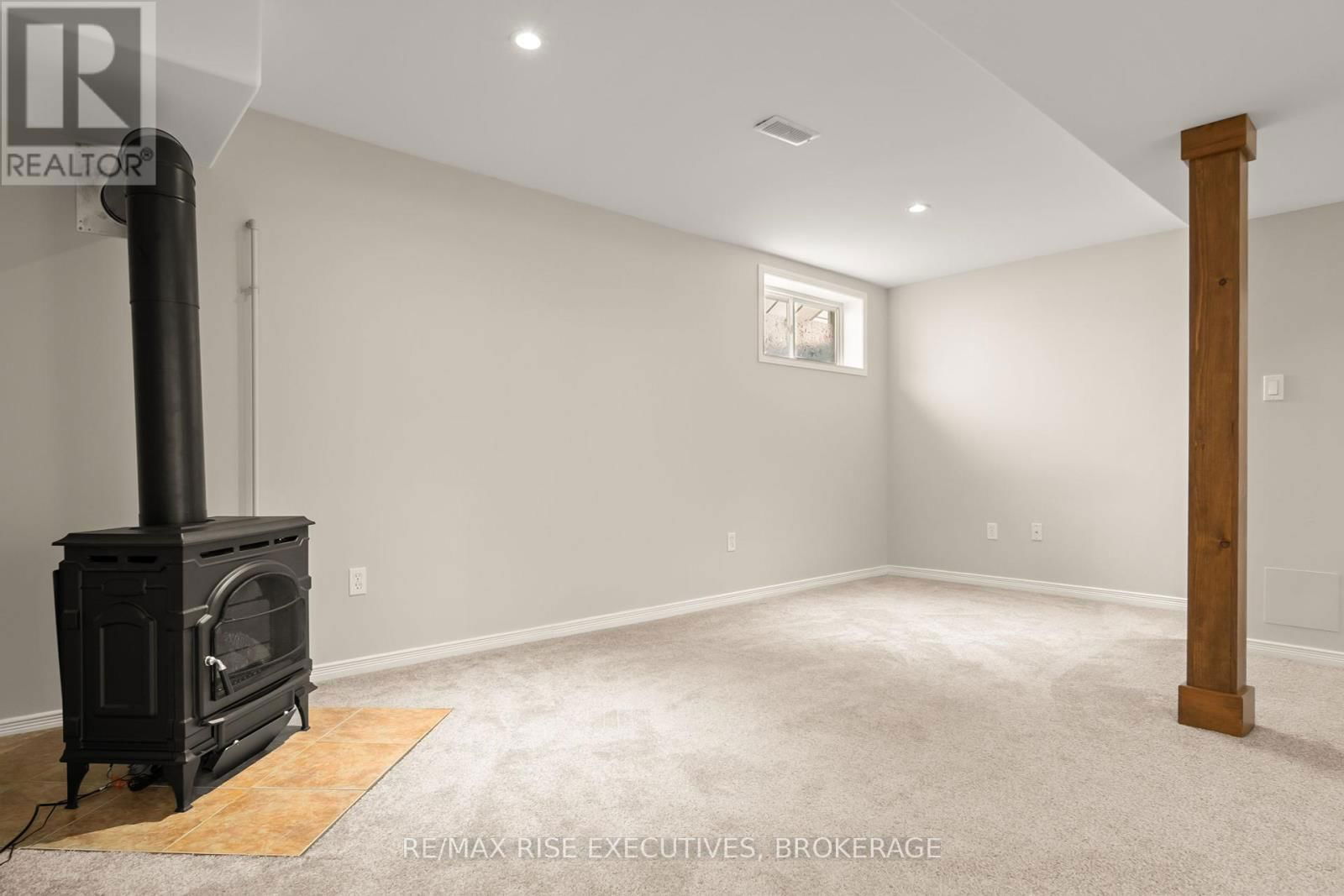 421 COOKE CRESCENT Image 24