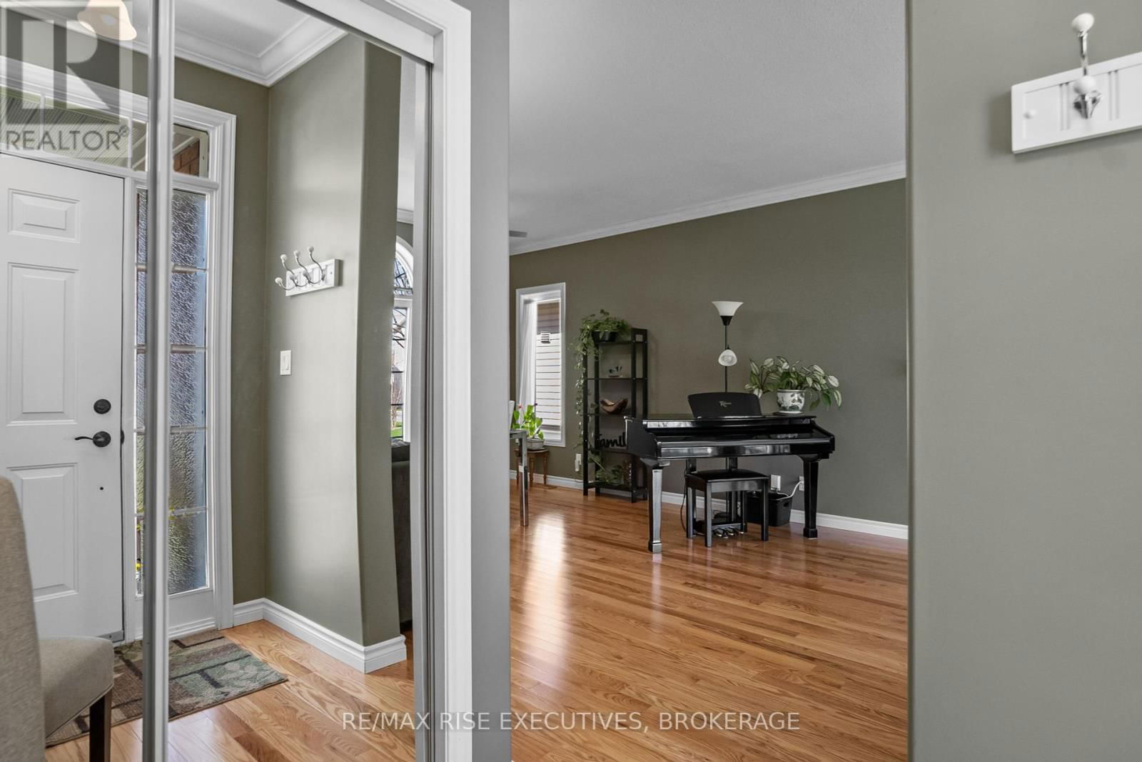 421 COOKE CRESCENT Image 3