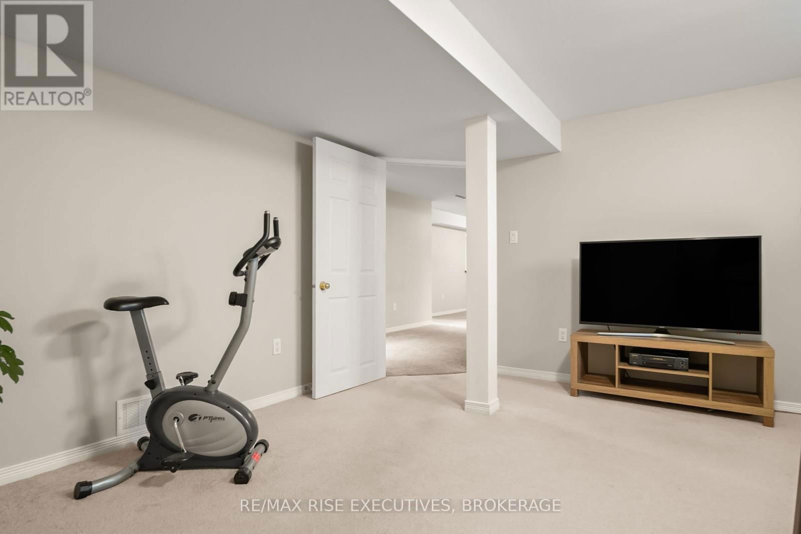 421 COOKE CRESCENT Image 31