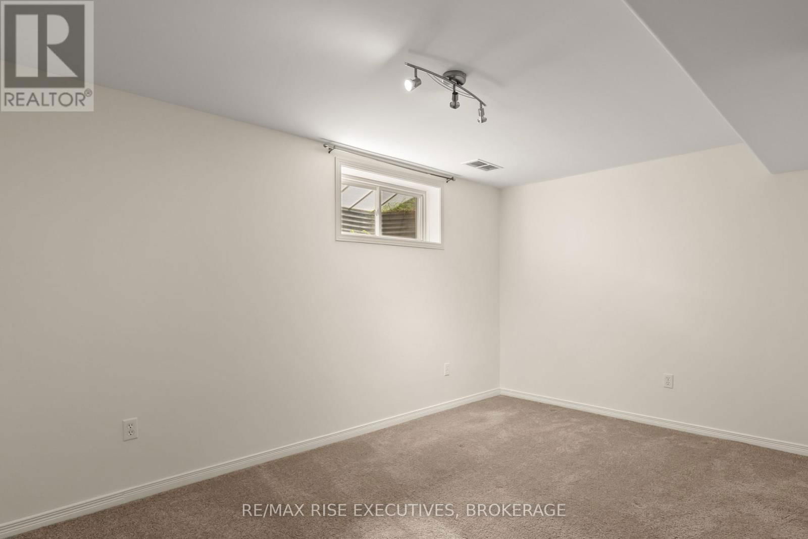 421 COOKE CRESCENT Image 32