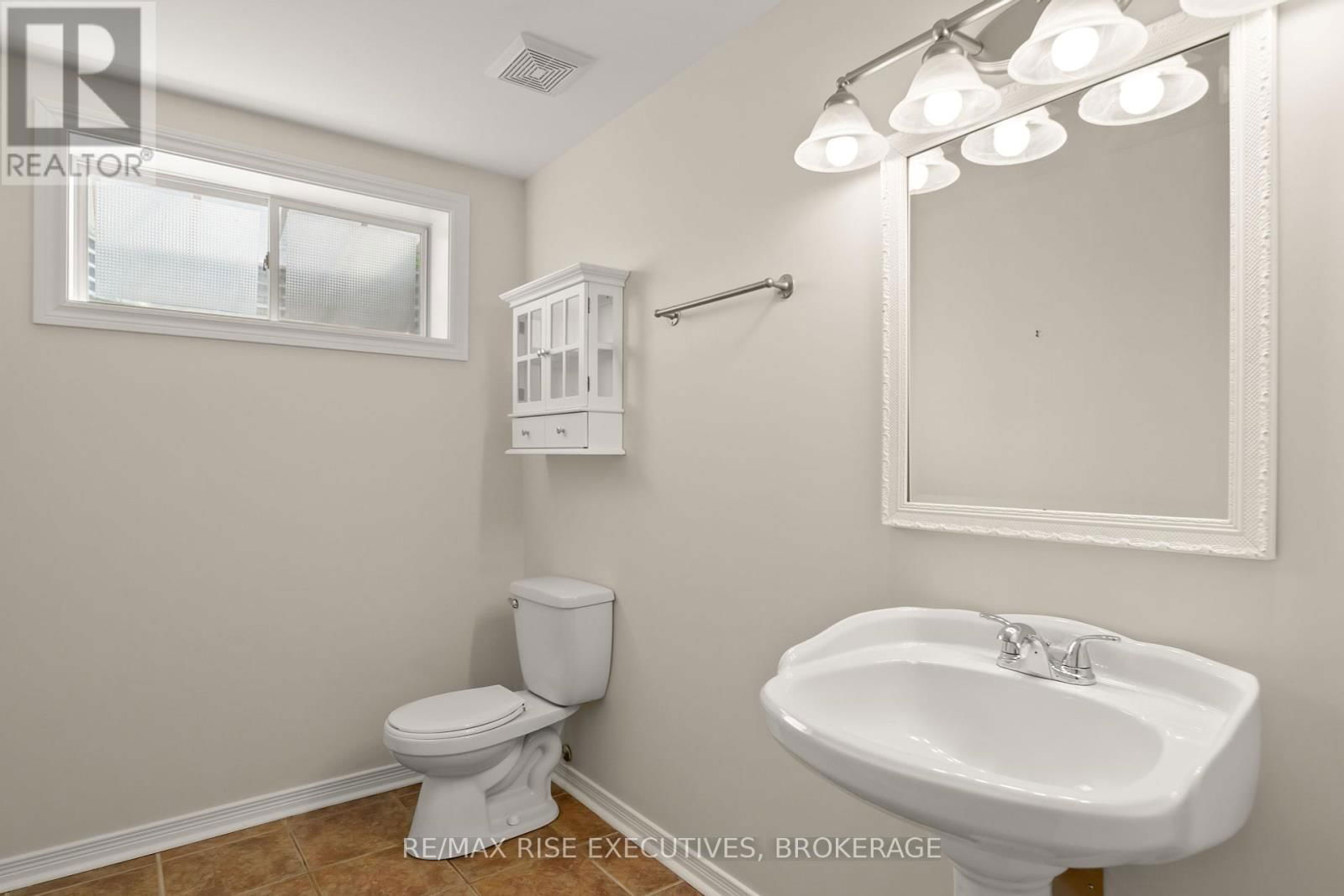 421 COOKE CRESCENT Image 34