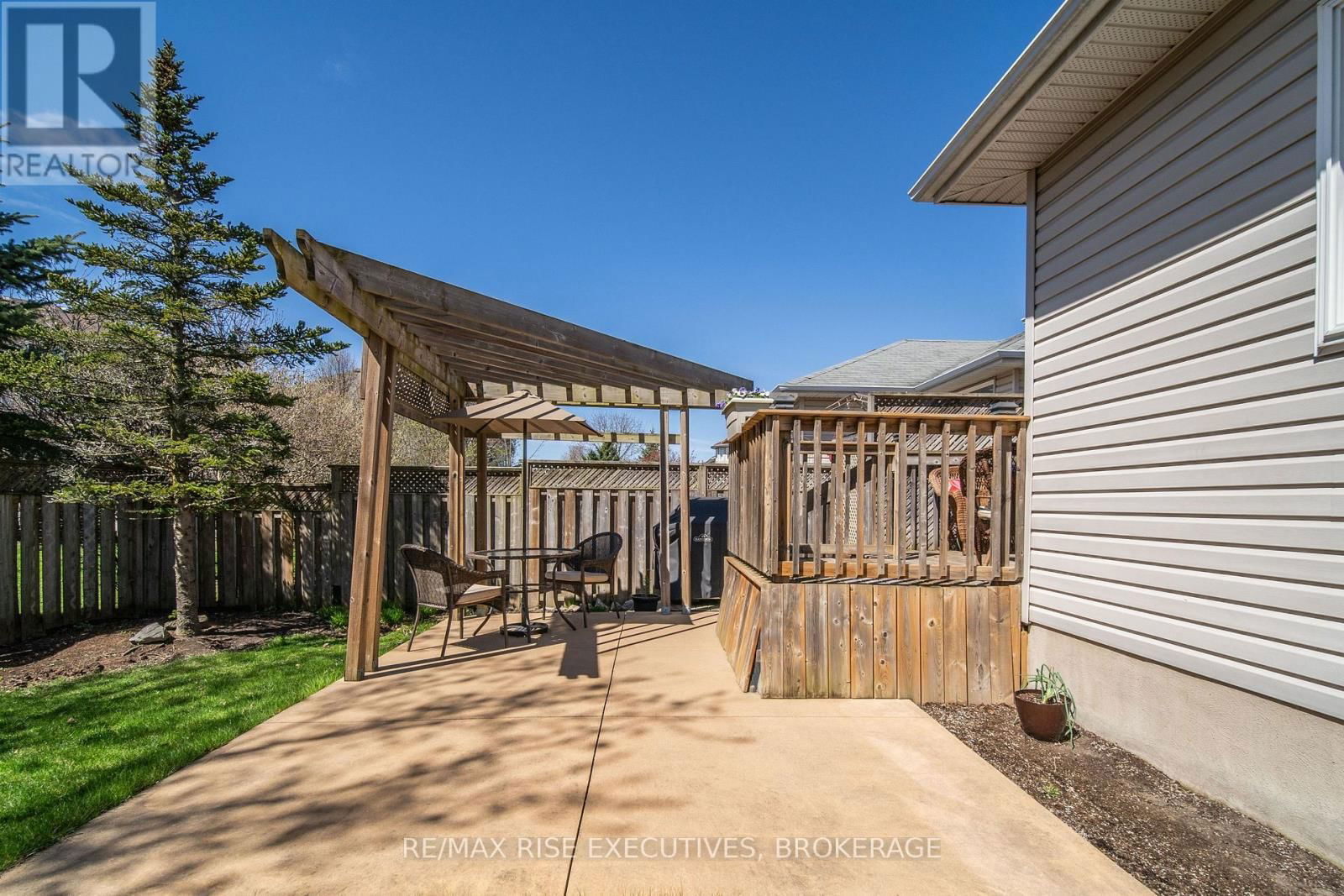 421 COOKE CRESCENT Image 38