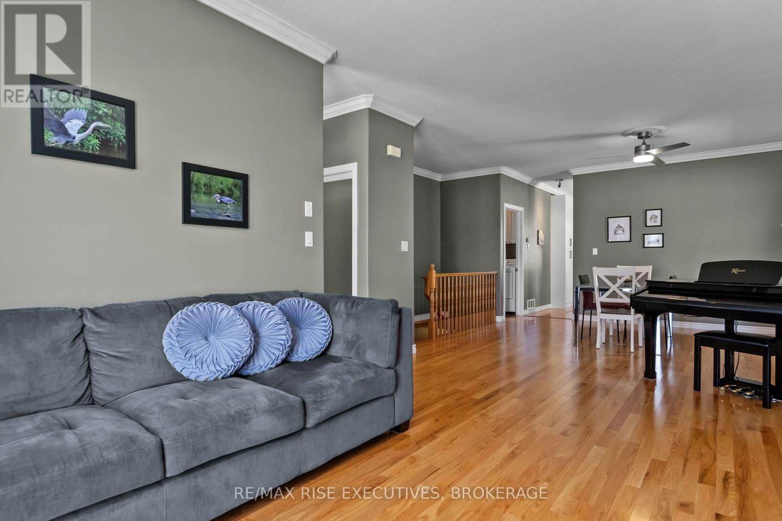 421 COOKE CRESCENT Image 4