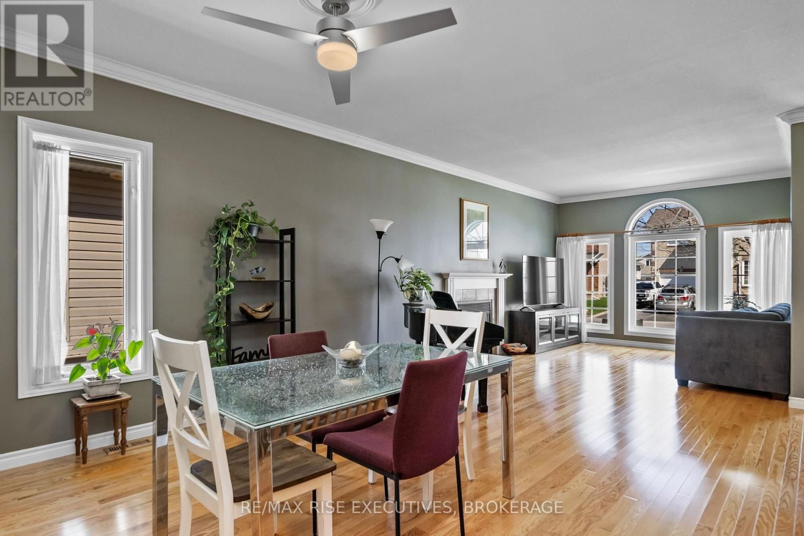 421 COOKE CRESCENT Image 7
