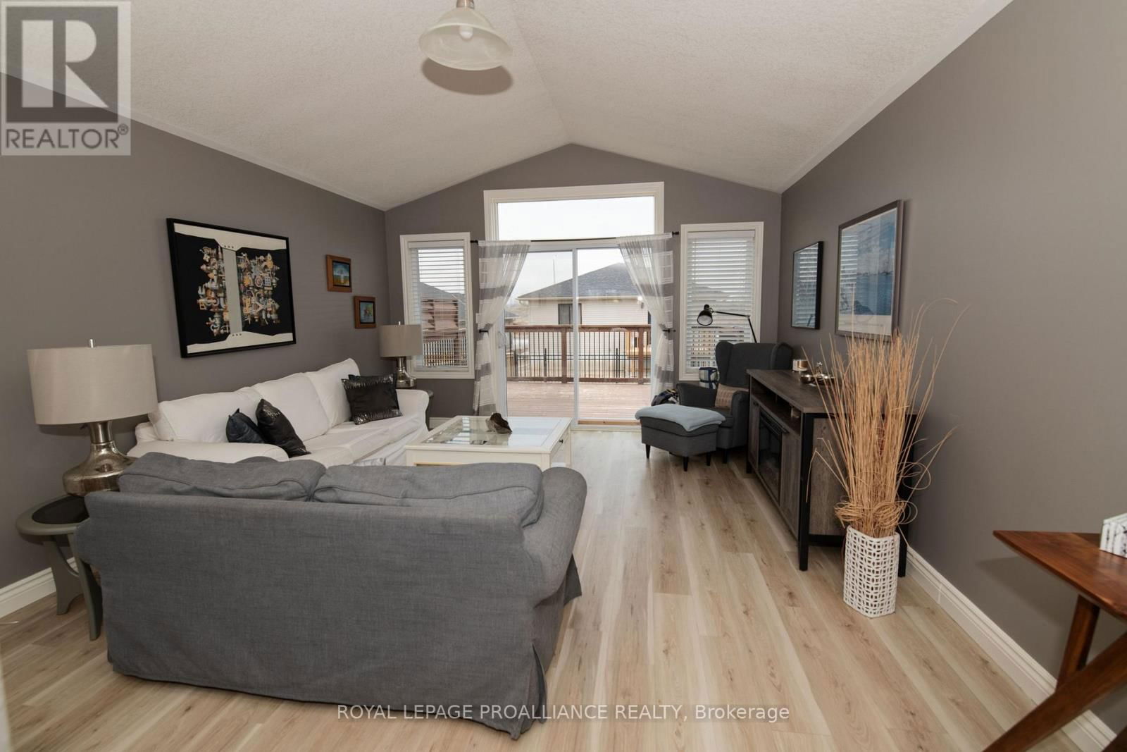 28 BUTTERNUT COURT Image 8