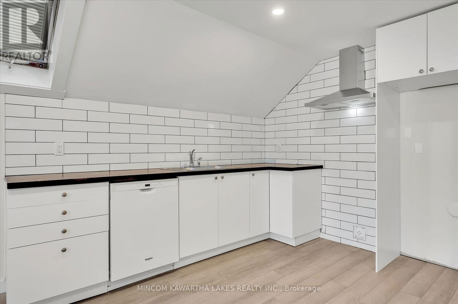 588 WOLFE STREET Image 21