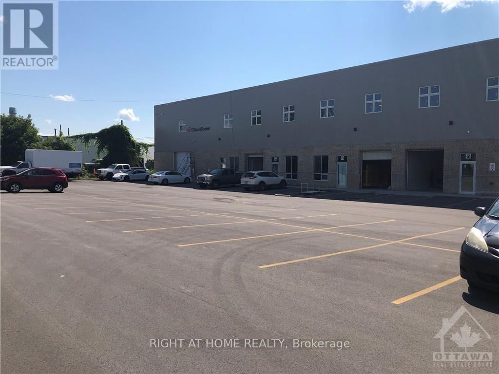 15 - 1920 MERIVALE ROAD Image 2