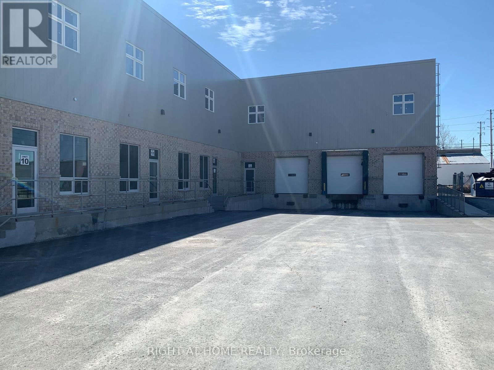 11/12 - 1920 MERIVALE ROAD Image 1