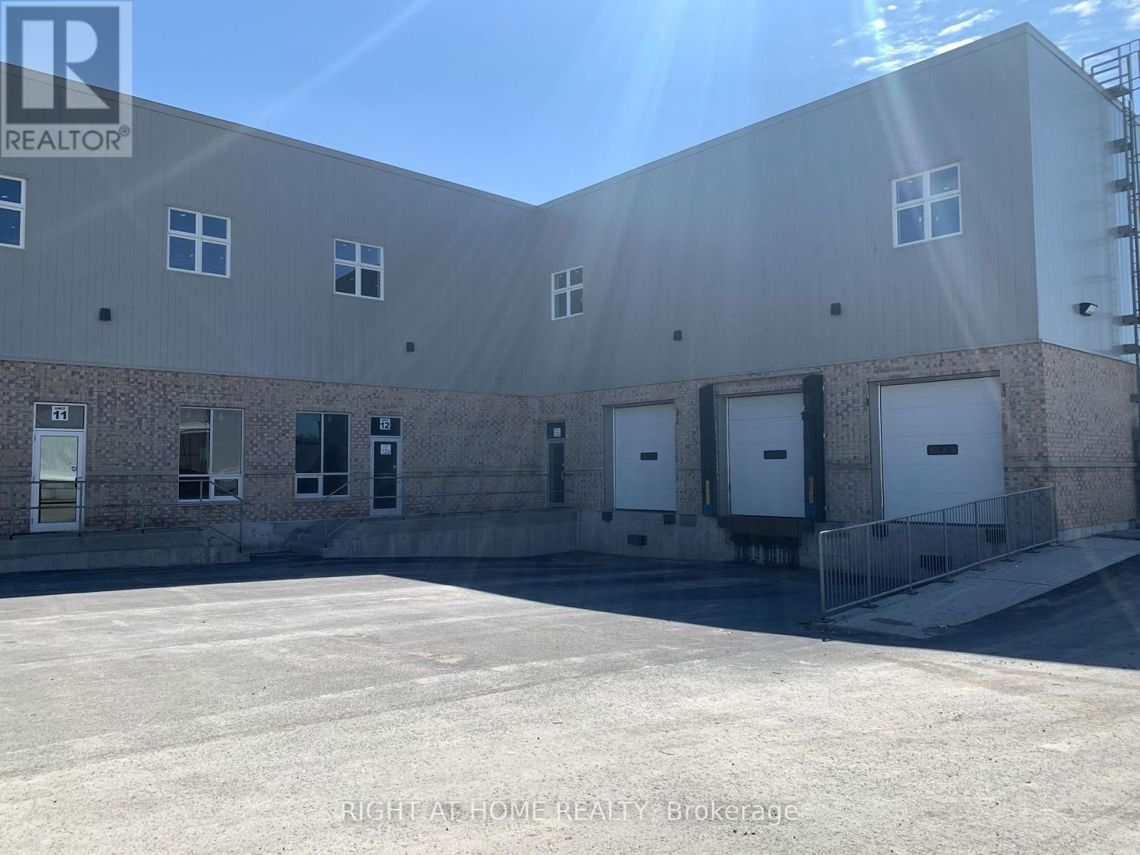 11/12 - 1920 MERIVALE ROAD Image 2