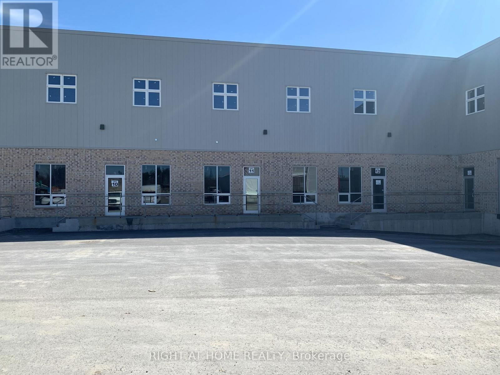11/12 - 1920 MERIVALE ROAD Image 3