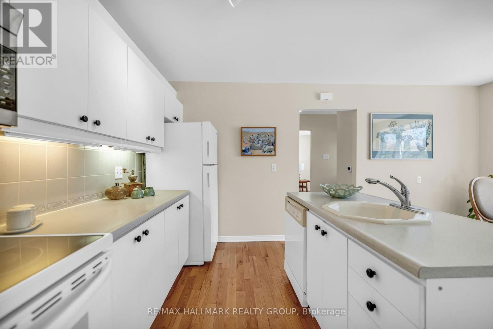 2163 FILLMORE CRESCENT Image 10