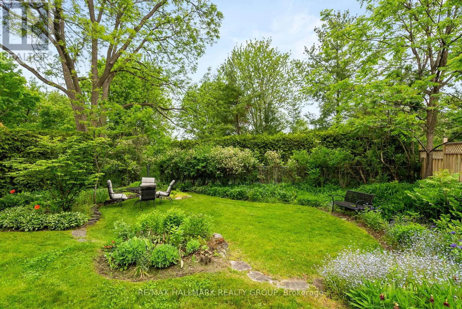 2163 FILLMORE CRESCENT Image 25