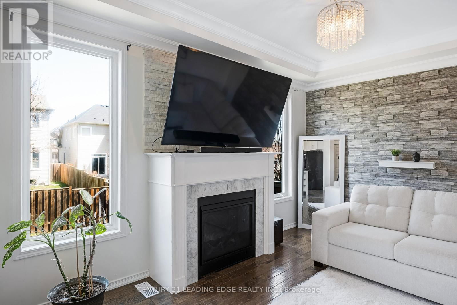 720 FISHER STREET EAST Image 14