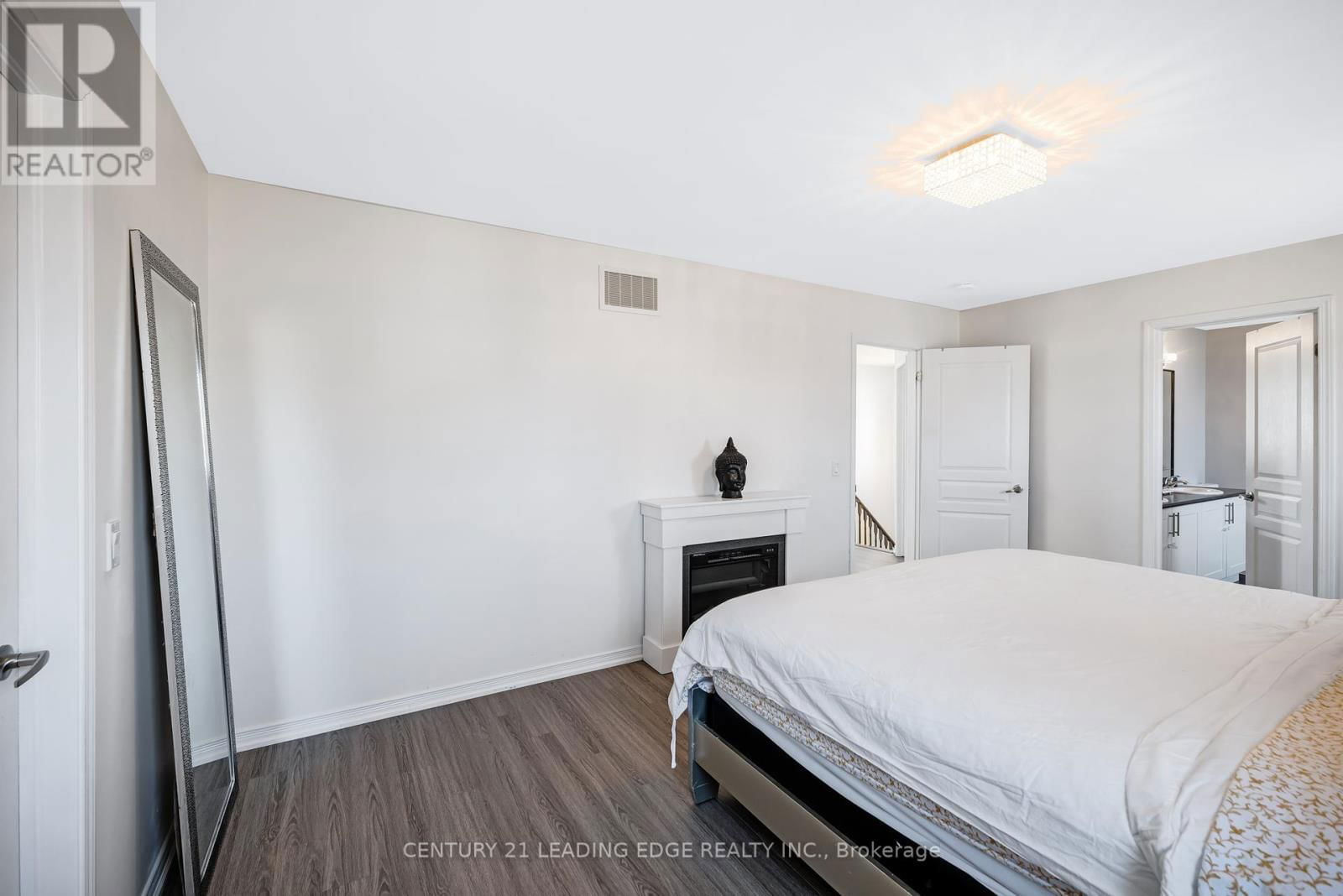 720 FISHER STREET EAST Image 21