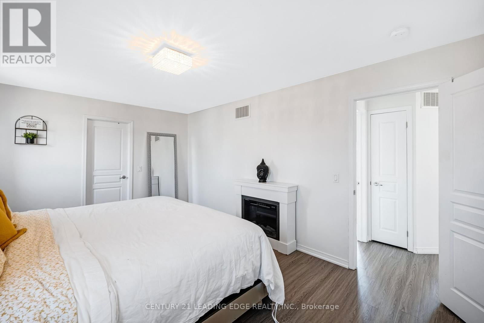 720 FISHER STREET EAST Image 22