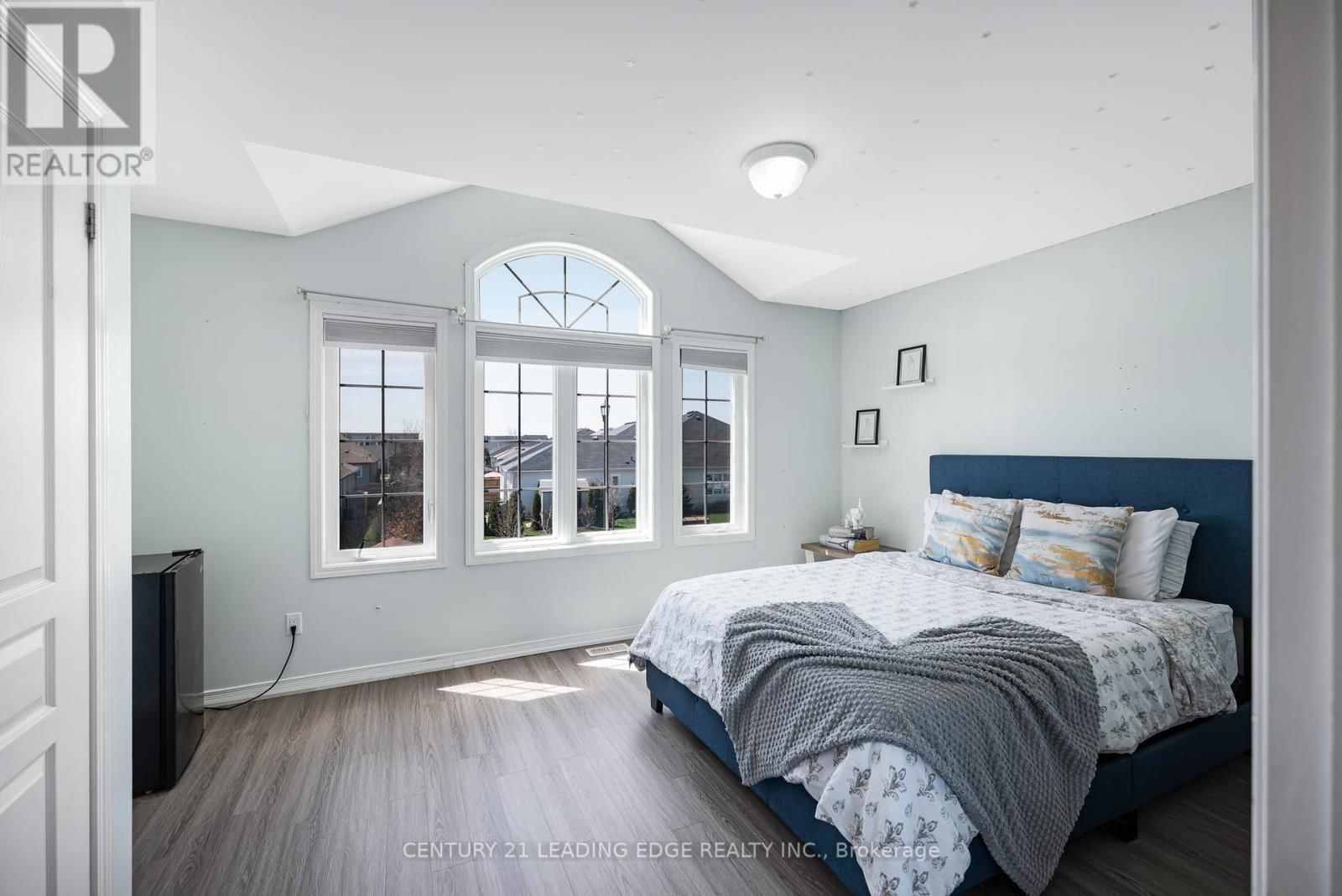720 FISHER STREET EAST Image 27
