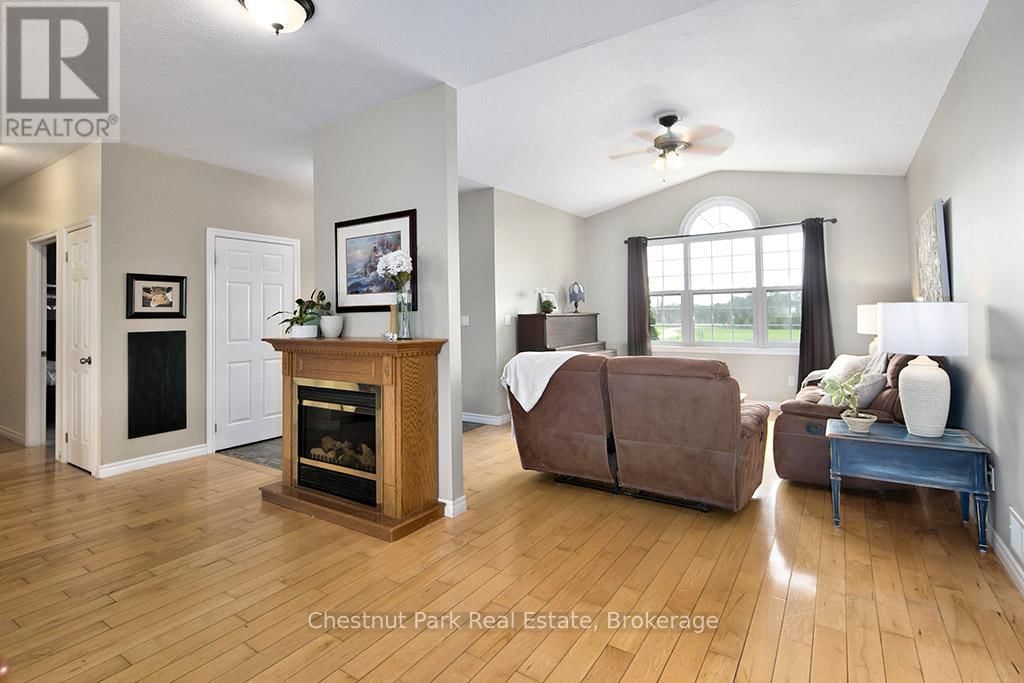 596481 CONCESSION 10 Image 12