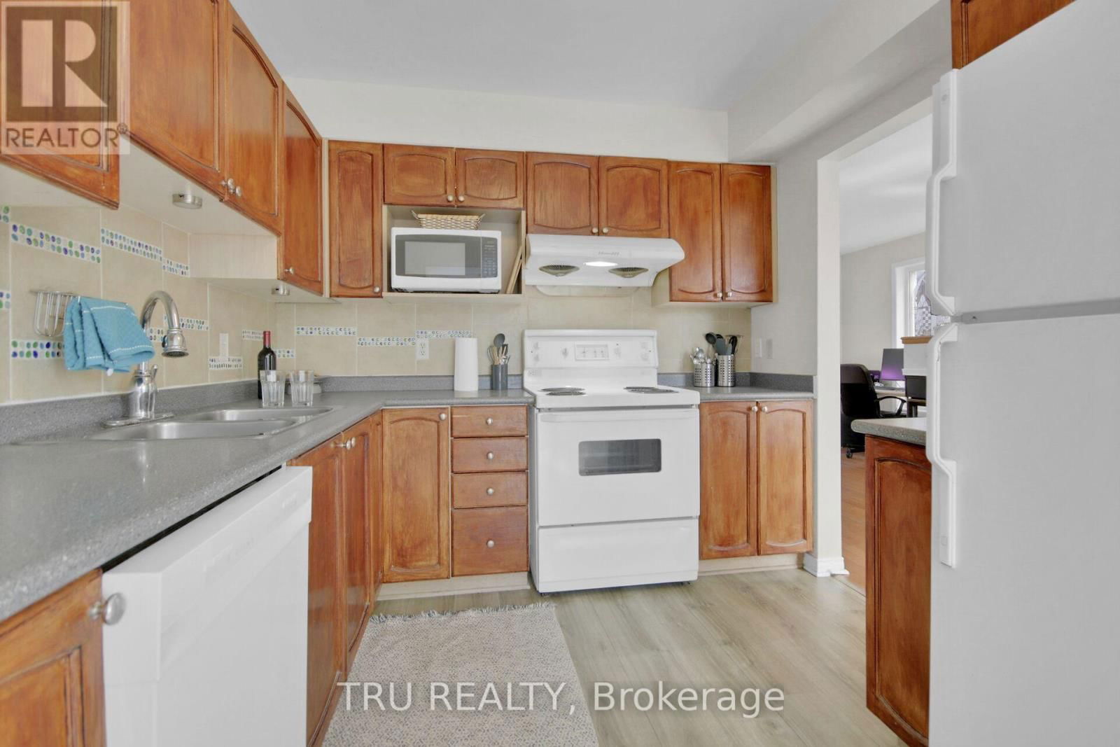 33 HIGHMONT COURT Image 14