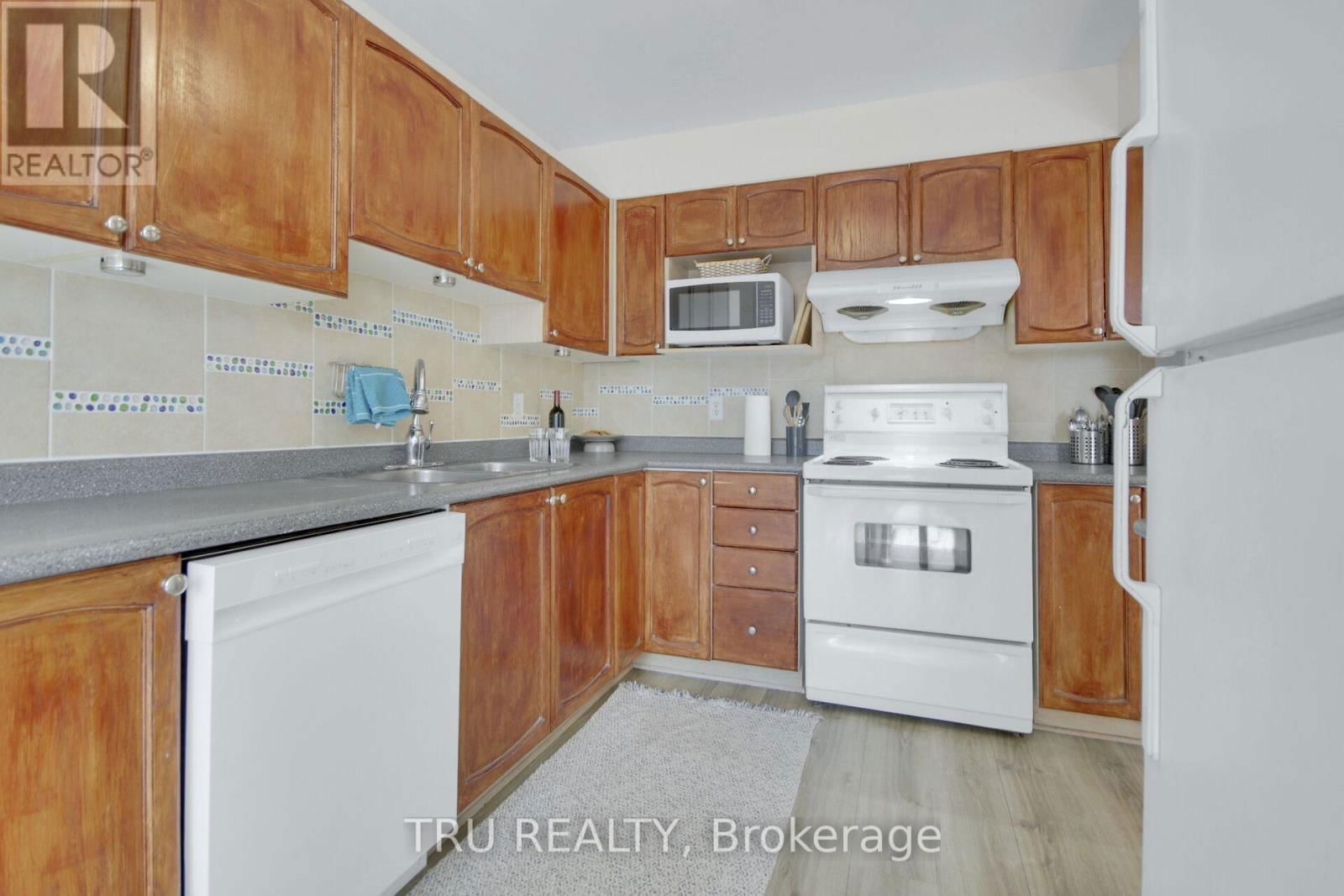 33 HIGHMONT COURT Image 15