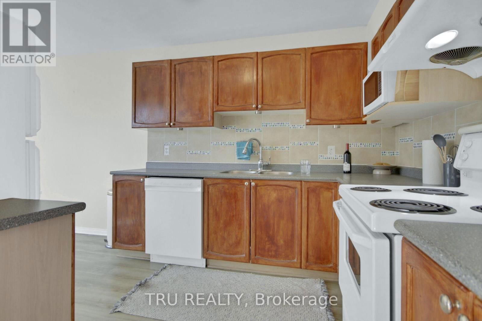 33 HIGHMONT COURT Image 16