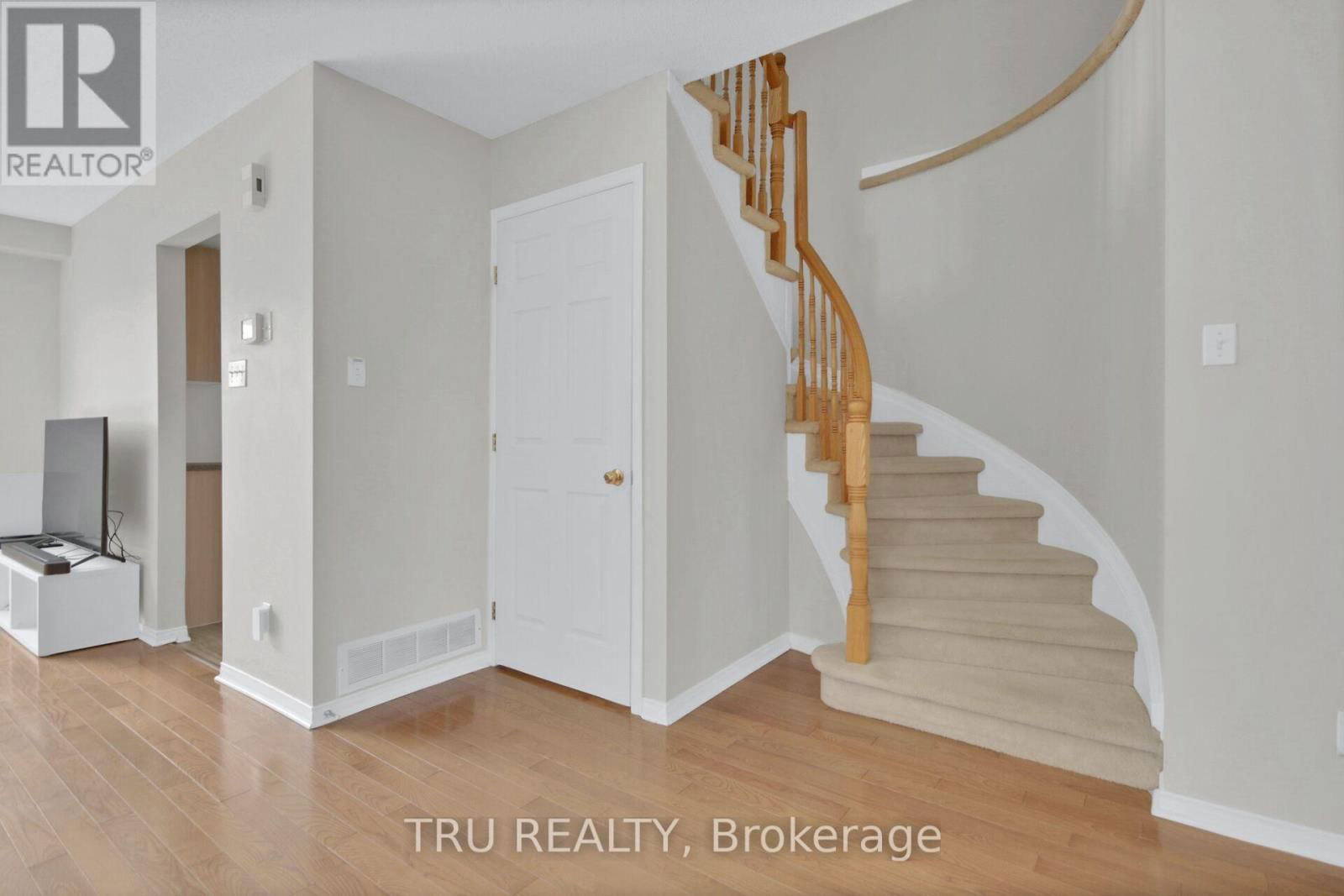 33 HIGHMONT COURT Image 20
