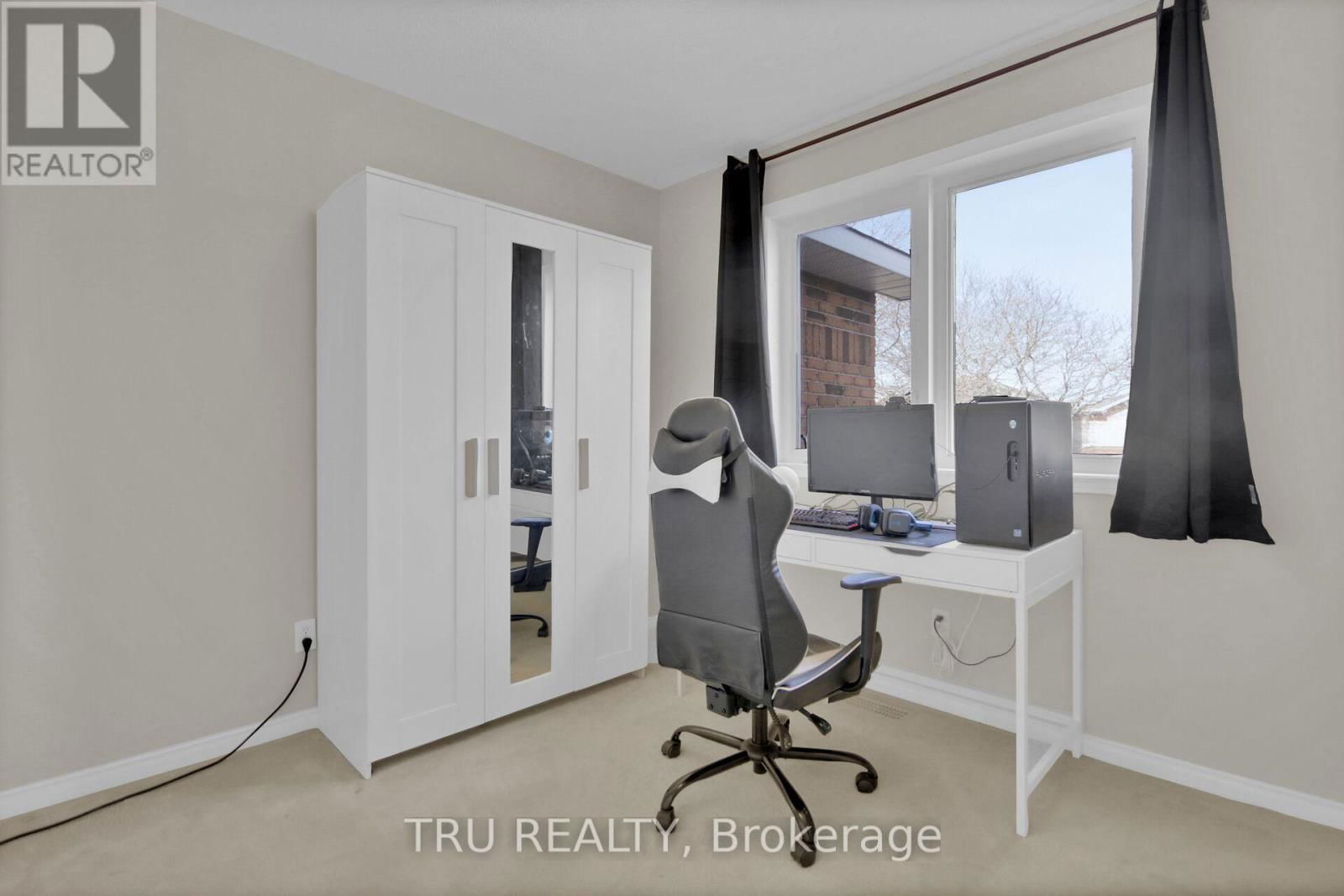33 HIGHMONT COURT Image 24