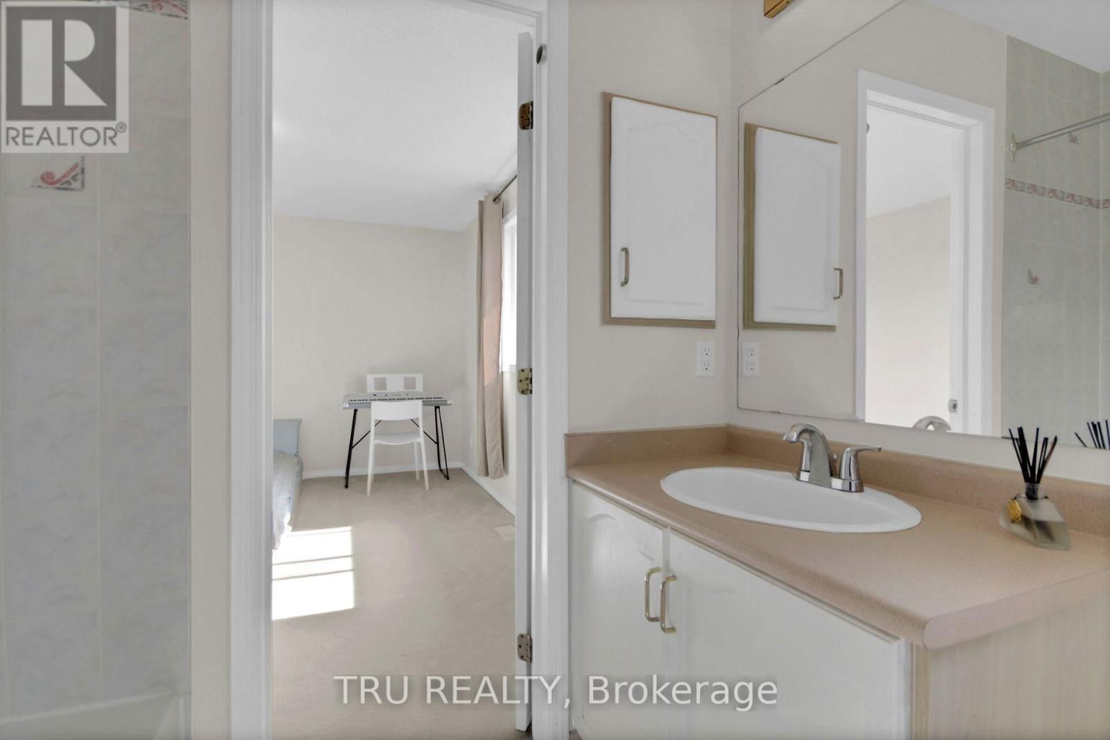 33 HIGHMONT COURT Image 25