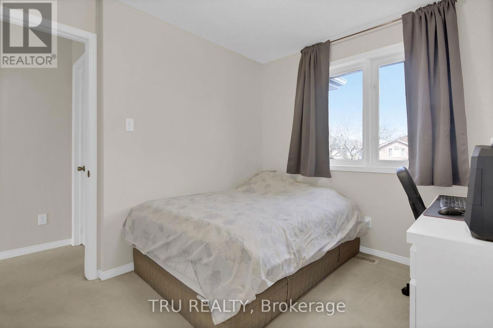 33 HIGHMONT COURT Image 26